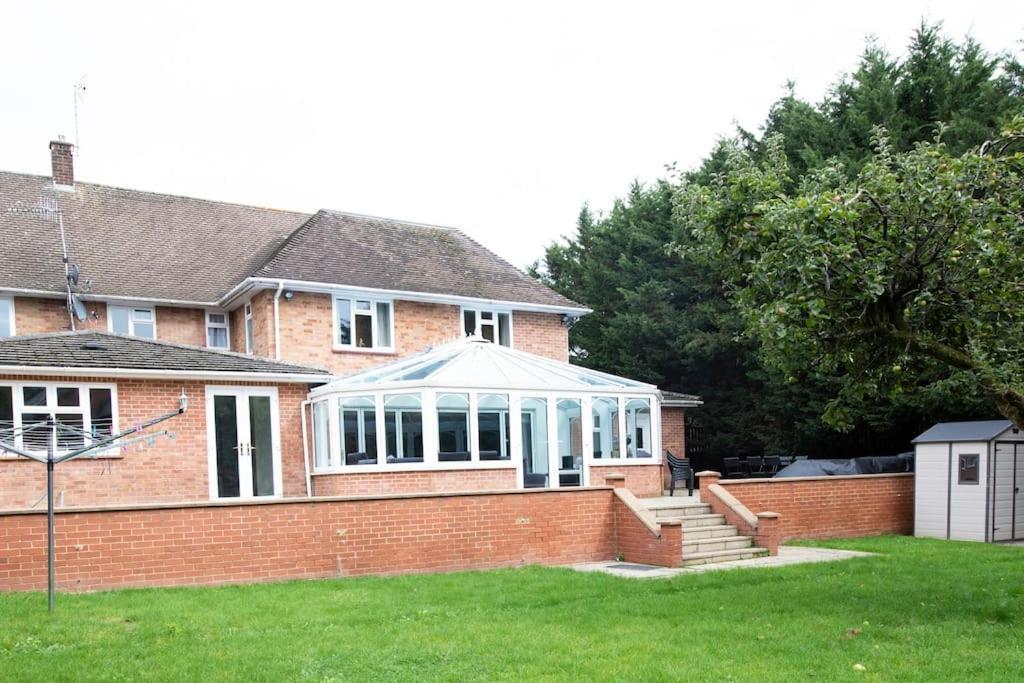Luxury 6 Bedroom House With Parking - Northwood Northwood  Exterior photo